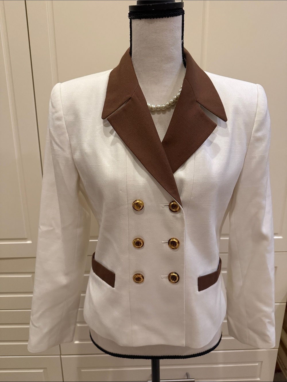Kasper White Blazer with Brown Contrast Lapel